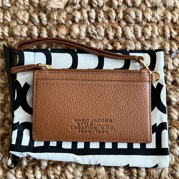 Marc Jacobs Handbags - Marc Jacobs Leather Wristlet